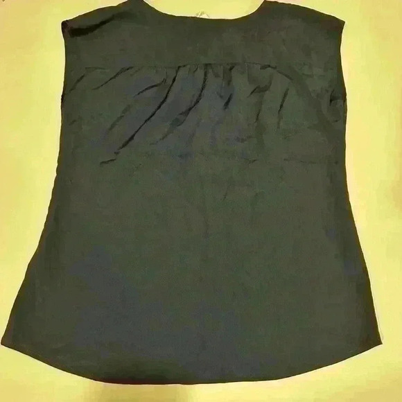 The Limited Sleeveless navy Blouse Size Small NWT - Picture 2 of 4